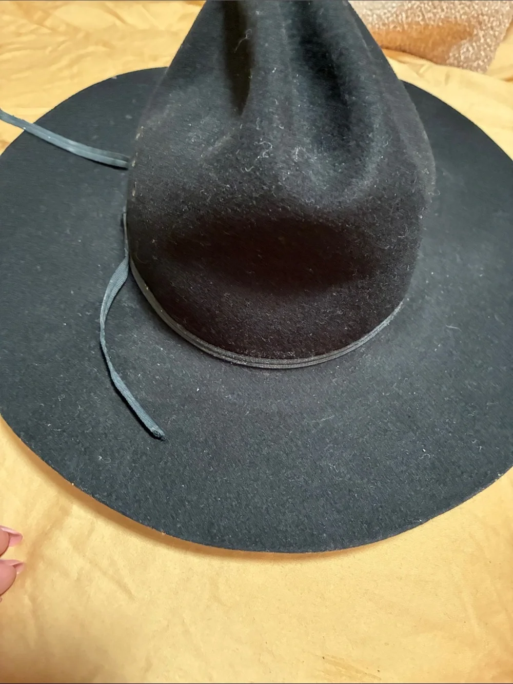 Wide Brim Black Felt Fedora Hat with Slim Band